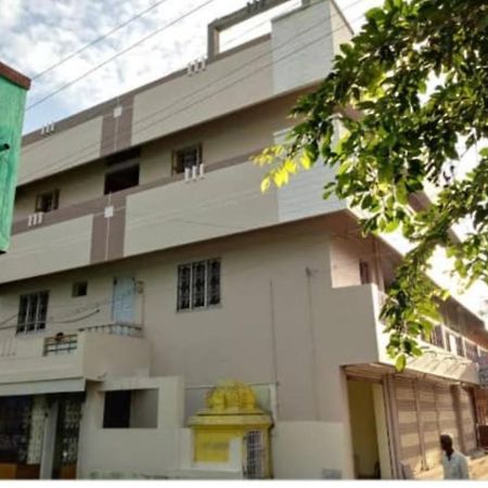 Sri Vari Residency Hostel ฮอร์นีเบ็ชวา ภายนอก รูปภาพ