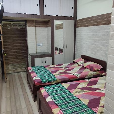 Sri Vari Residency Hostel ฮอร์นีเบ็ชวา ภายนอก รูปภาพ