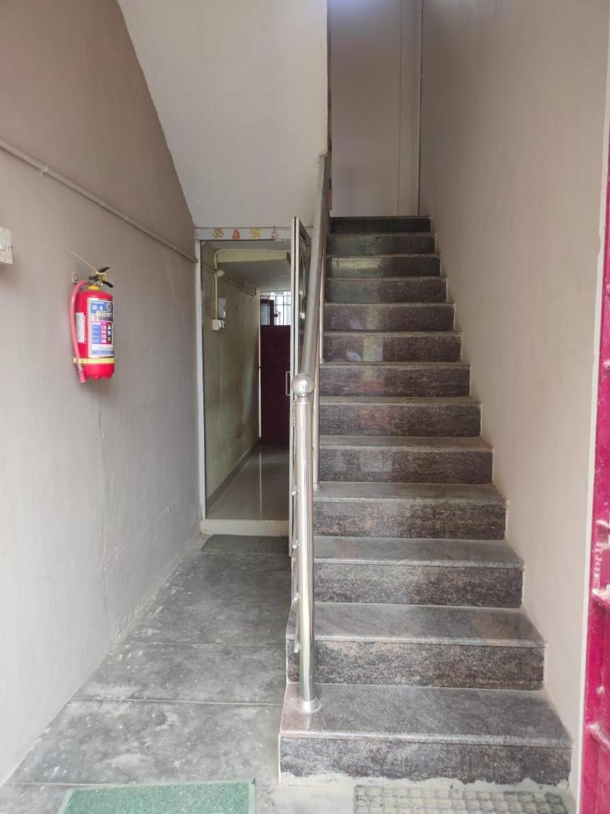 Sri Vari Residency Hostel ฮอร์นีเบ็ชวา ภายนอก รูปภาพ