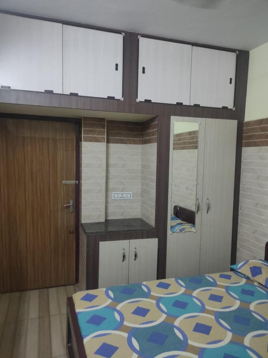 Sri Vari Residency Hostel ฮอร์นีเบ็ชวา ภายนอก รูปภาพ