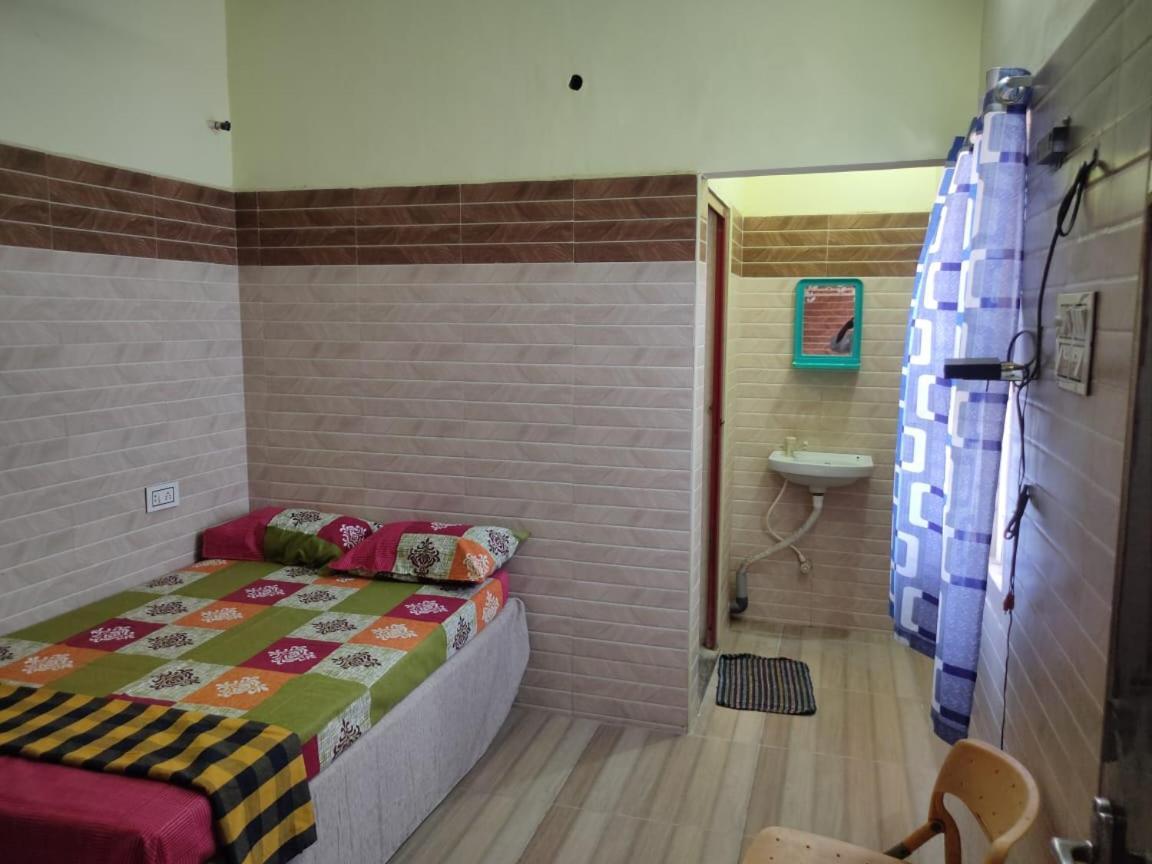 Sri Vari Residency Hostel ฮอร์นีเบ็ชวา ภายนอก รูปภาพ
